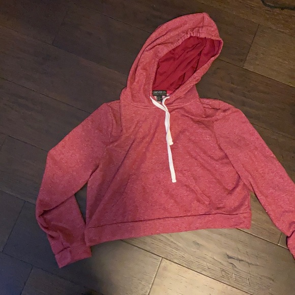 🎉2/$20 Cute heathered red crop sweater - Picture 2 of 2